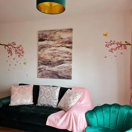Emerald Blossom-Central Warrington, Luxurious Yet Homely, Wifi, Secure Parking Exterior photo