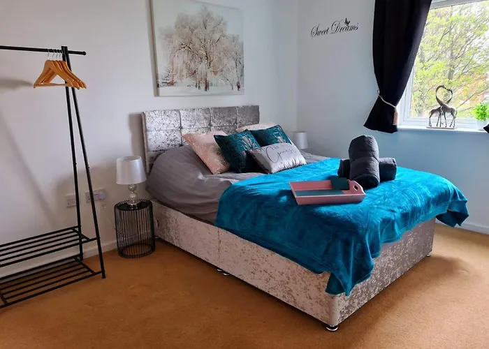 Emerald Blossom-Central Warrington, Luxurious Yet Homely, Wifi, Secure Parking