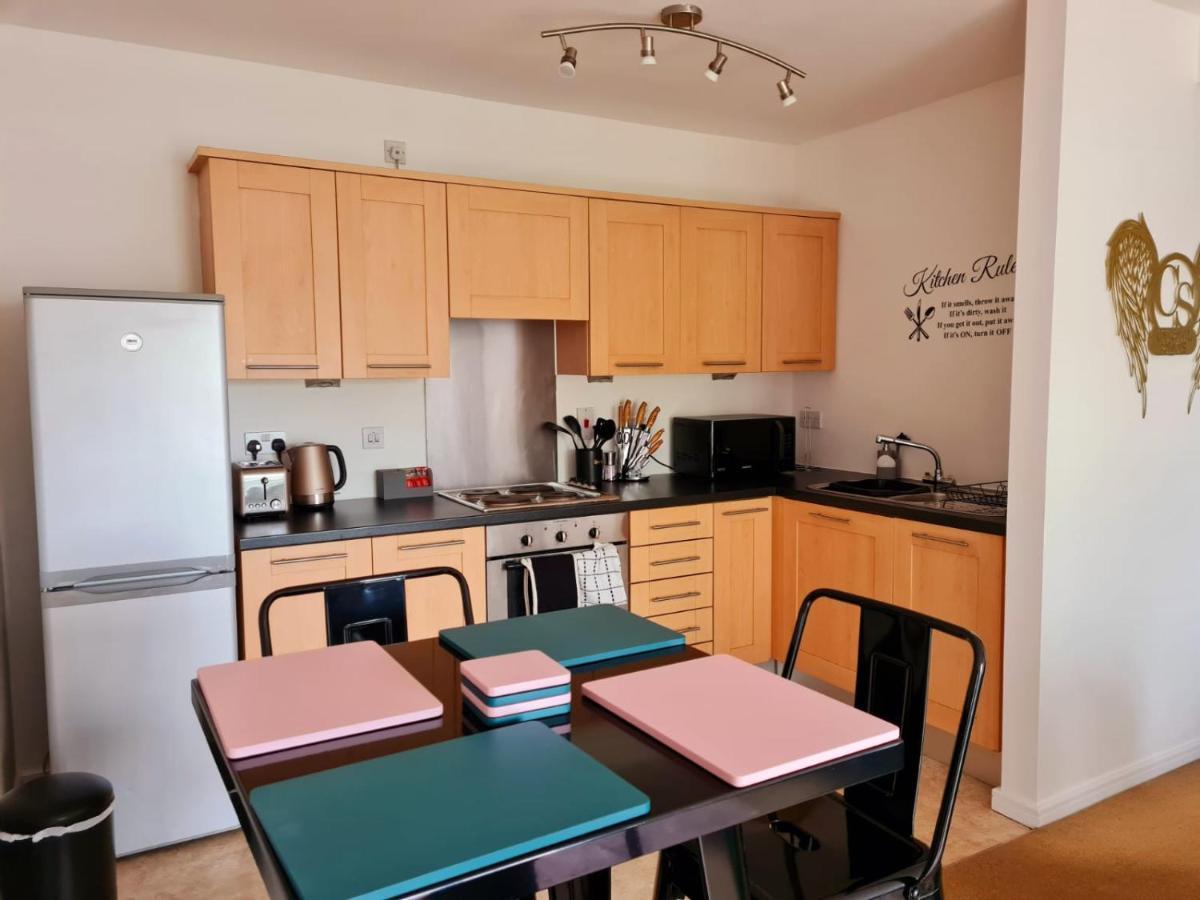 Emerald Blossom-central Warrington, Luxurious Yet Homely, Wifi, Secure Parking * Warrington