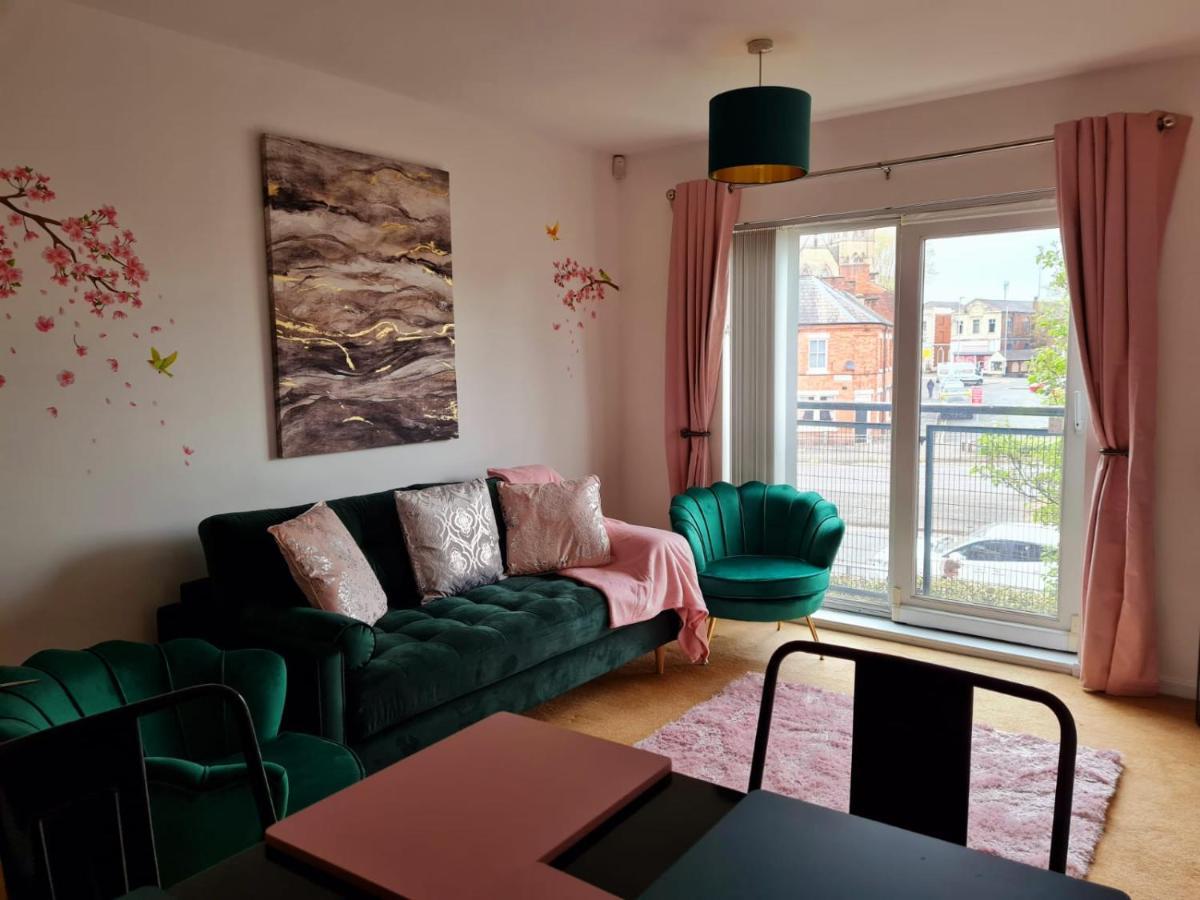 Emerald Blossom-central Warrington, Luxurious Yet Homely, Wifi, Secure Parking *