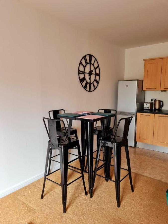 Emerald Blossom-central Warrington, Luxurious Yet Homely, Wifi, Secure Parking Warrington