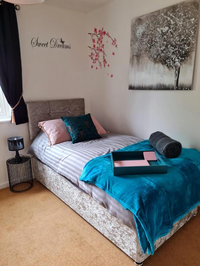 Emerald Blossom-central Warrington, Luxurious Yet Homely, Wifi, Secure Parking Warrington